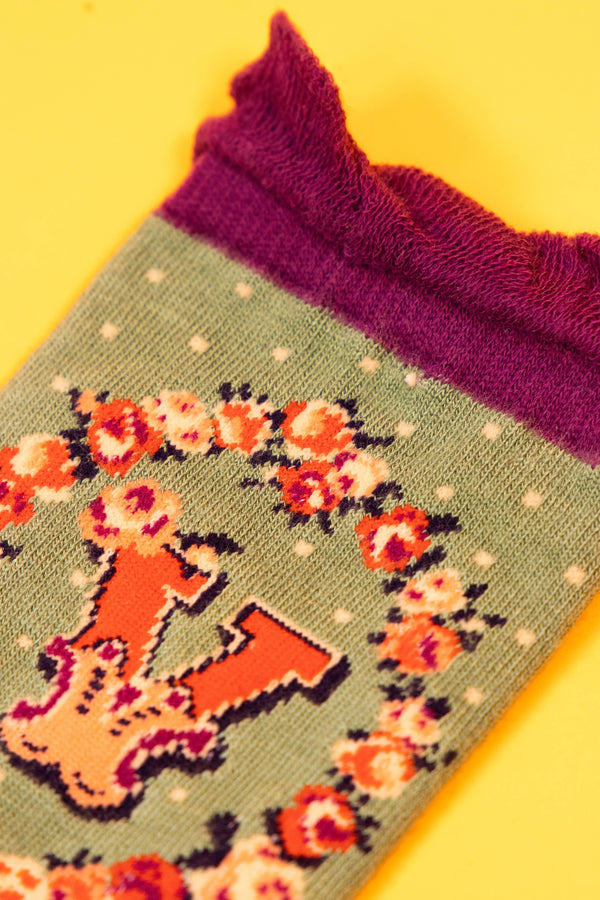 A-Z Alphabet Monogram Letter Ankle Socks: V