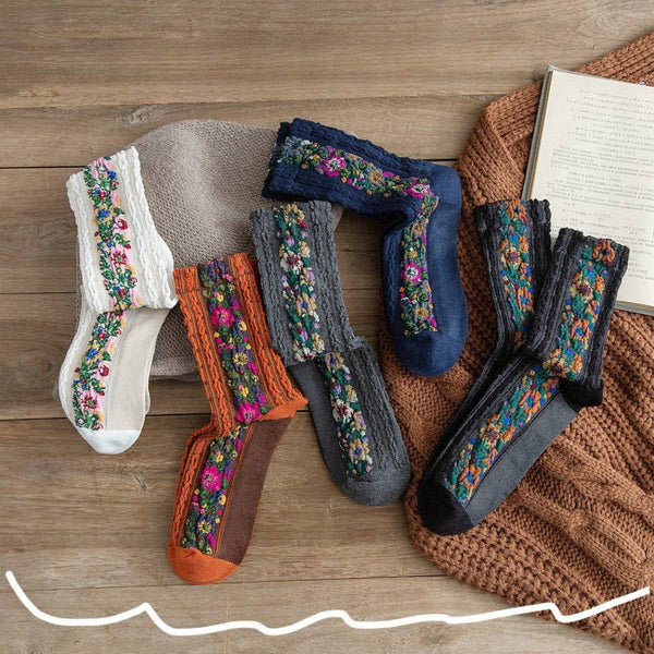 Noble Floral Beauty Crew Socks -Black
